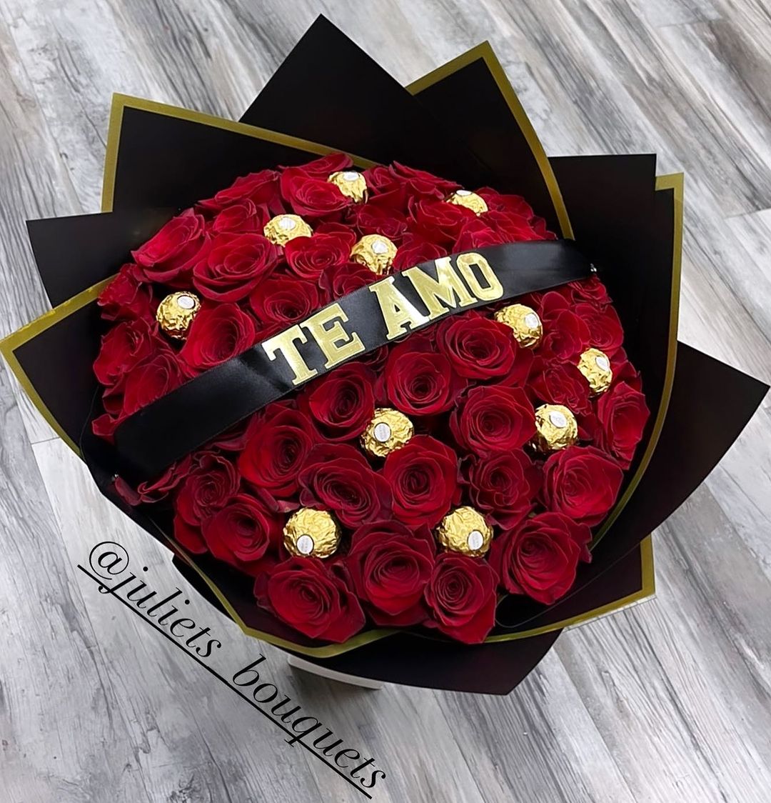 Custom Rose Bouquet in Red w/ Chocolates